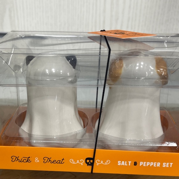 Halloween Ghost Cat & Dog Trick or Treat Ceramic Salt & Pepper Shakers NWT - Picture 3 of 3